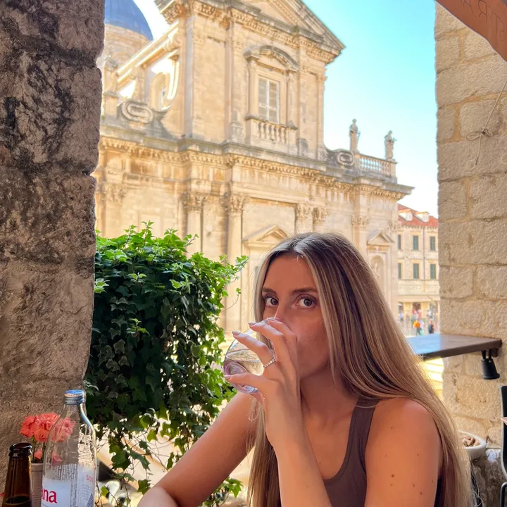 allie.travels.9to5