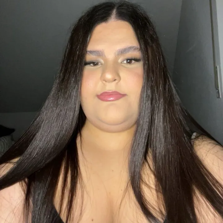 leonora_official
