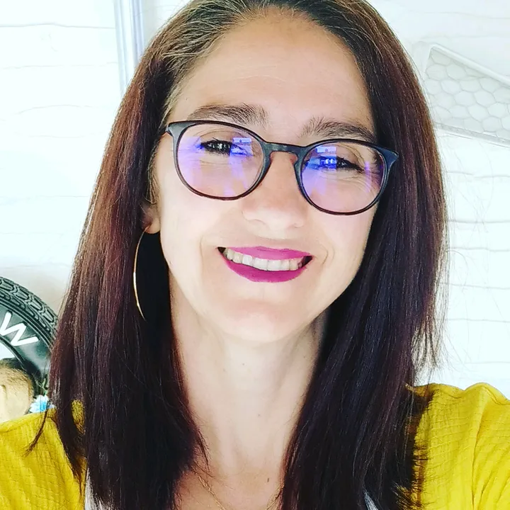 lidia_linares.oficial
