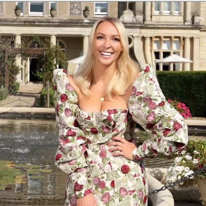 @thehollyedwards