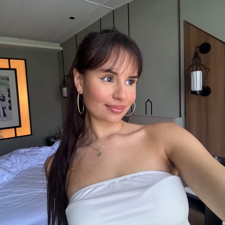 angelafalss